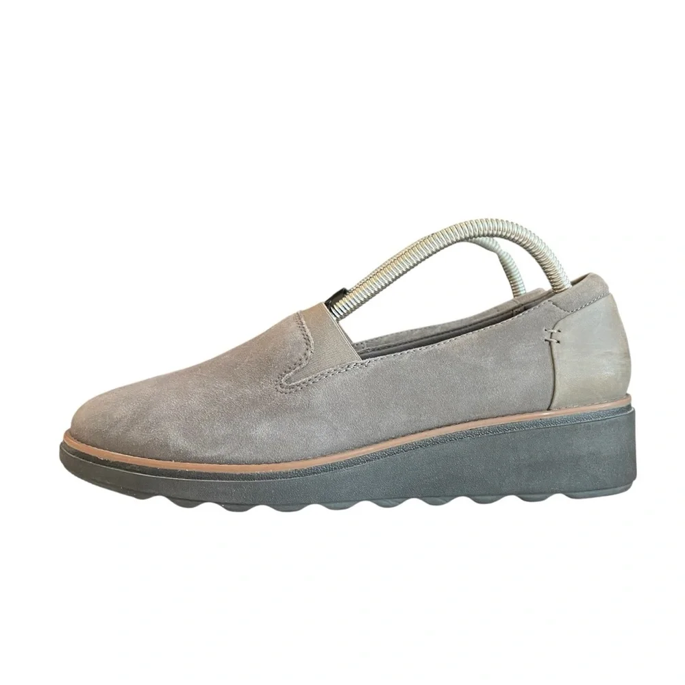 Clarks Women's Slip-On Loafer Shoes‎